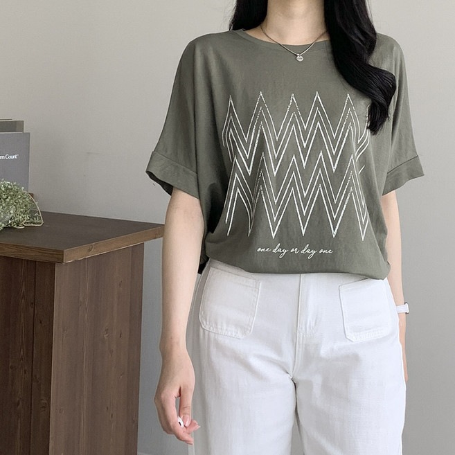 [행복여] 지그재그 레터링 가오리핏 반팔 티셔츠