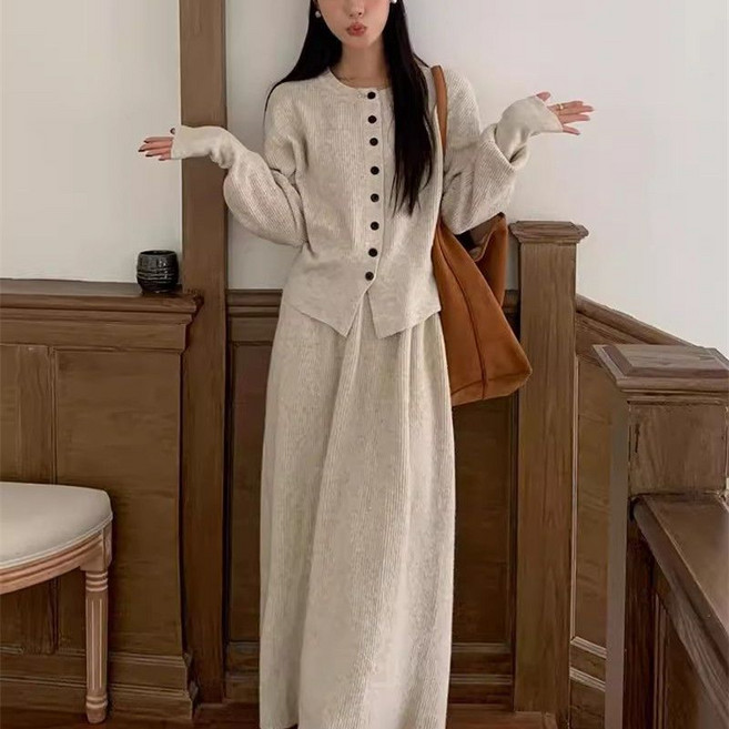 COSYEVNO 여성 투피스 가을 니트 빅사이즈 라운드 심플 패션 편안한 캐주얼 루즈핏 하프 버튼 상의+스커트 투피스 CXJyf-23