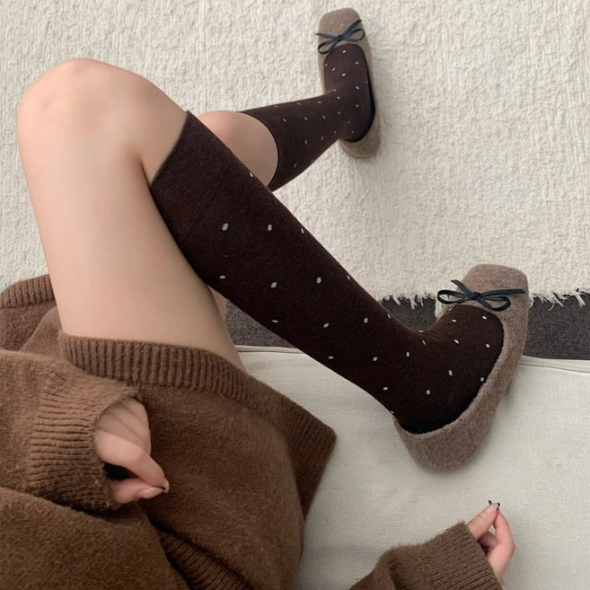 Banjiwu 여성 양말 땡땡이 겨울 니삭스 슬림핏 롱 삭스 압박 중목 양말 반통 양말 장목 양말 레그워머 필라테스 2족 세트