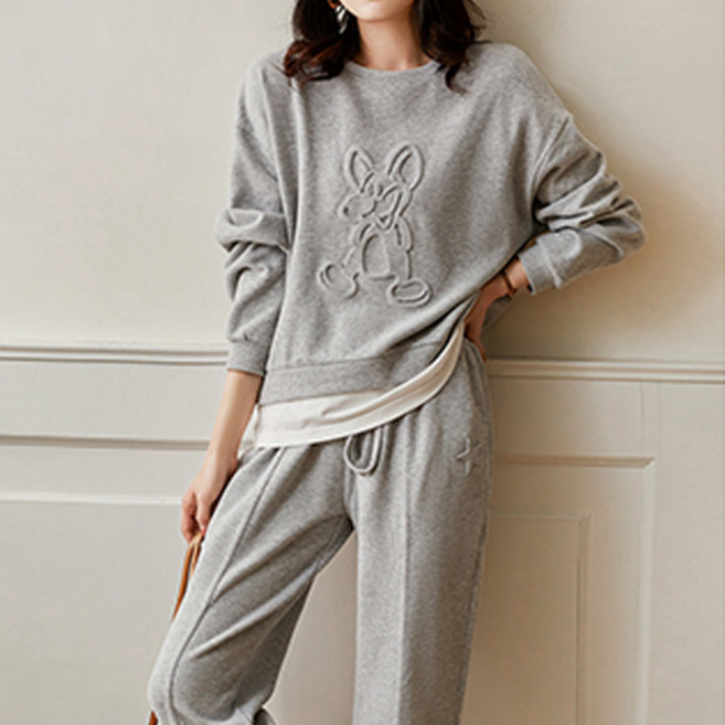 데일로엔 여성 캐릭터 엠보 맨투맨 상하의 트레이닝 운동복