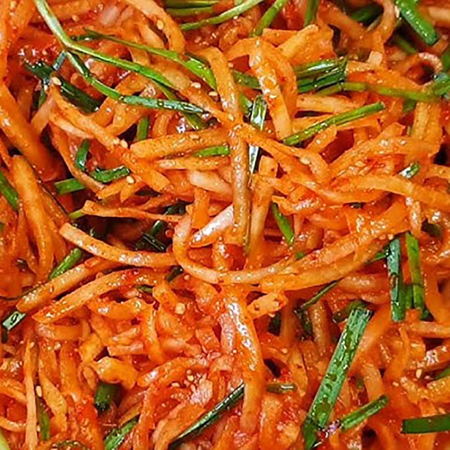 [국내산무100%]밥도둑 반찬 매콤아삭 무생채 김치, 1개, 2kg