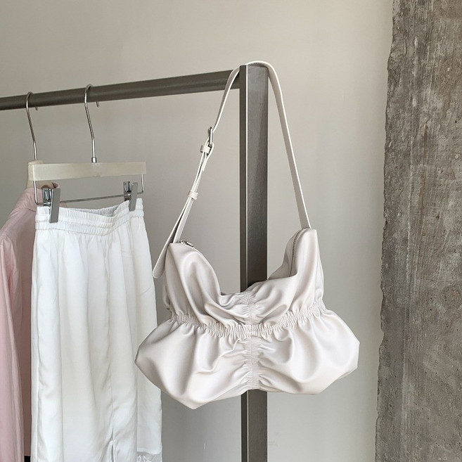 通勤包 單肩包 側揹包 簡約大容量褶皺包 PU軟皮韓系小衆設計雲朵包, 白色