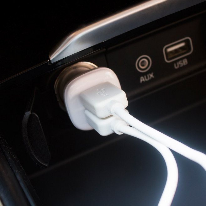 아이리버 2포트 3.1A 듀얼 고속 차량용 충전기, SCA-D31A(5핀 케이블 포함) 2개