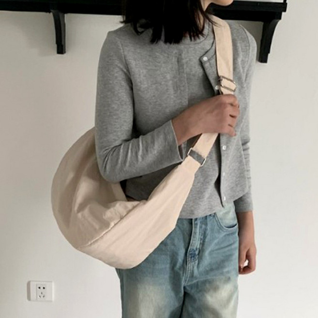 UDV 빅사이즈 보부상 크로스백 반달 해외 여행 가벼운 학생 크로와상 가방