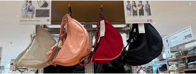 유니클로 반달가방 경량 데일리 미니백