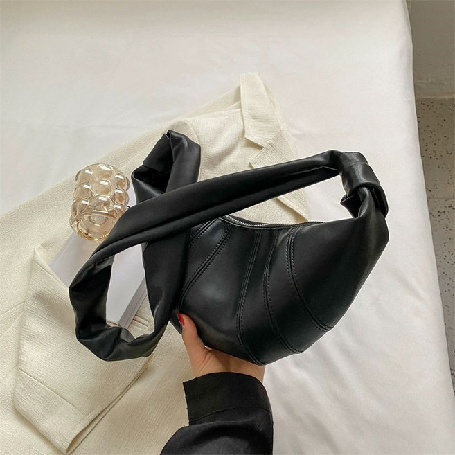 양가죽 크루아상백 일상 데일리 여행 크로스백