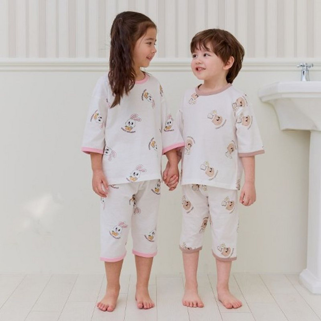 아이숲 아동용 야미프렌즈 30수싱글 칠부실내복 상하의 세트