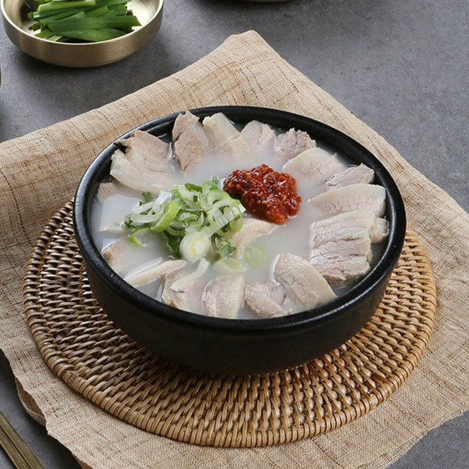 부산 문현동 맛집 철호돼지국밥 500g (육수+고기+다대기), 1개