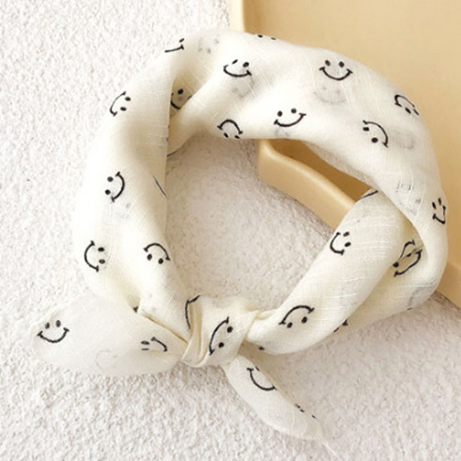 1+1 유아 아동 쁘띠스카프 빕 간절기 어린이 미니손수건 JUN팩토리 어린이집 답례품 유치원 행사품 생일선물, 1개, 스마일-화이트2P