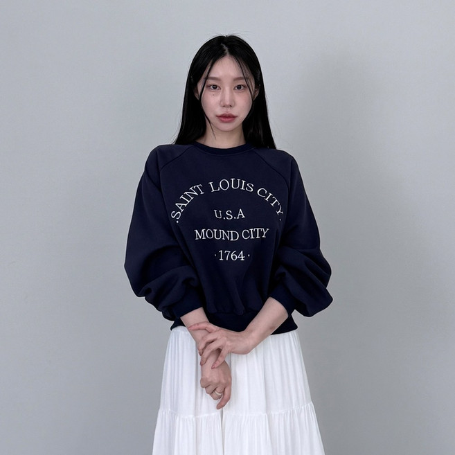 마운 자수 포인트 레터링 루즈핏 캐쥬얼 맨투맨