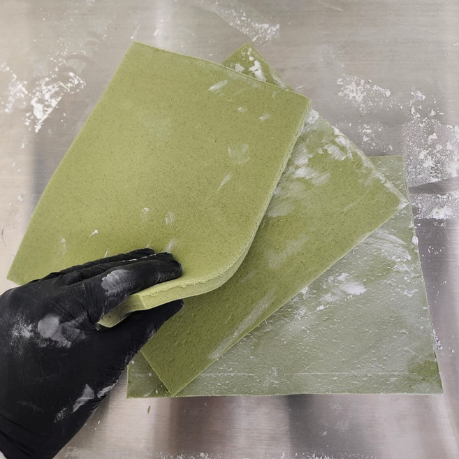 해초칼국수 반죽 [14kg] 바다향 가득 시원한 해물칼국수 쫄깃한 칼국수면 반죽 해초면 업소용 제면기전용, 14kg, 1개