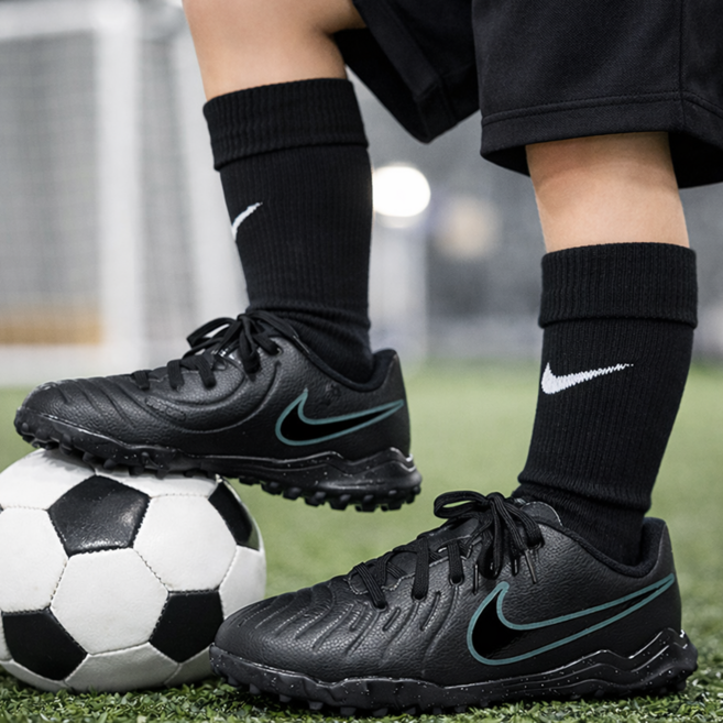 나이키 입문용 초등학생 풋살화 티엠포 레전드 10 클럽 검정 축구화