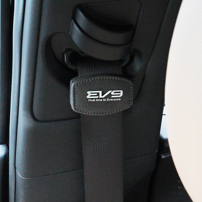 [비브랜드]와이앤유 가죽 안전벨트 자석 고정클립 마그네틱 벨트락 스토퍼 옷구김방지 연장 홀더 EV9 호환, 브라운, 1개