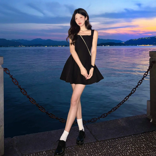 DFMEI 黑色掐腰連衣裙女夏新款巨好看顯瘦吊帶裙夏天a字小個子短裙