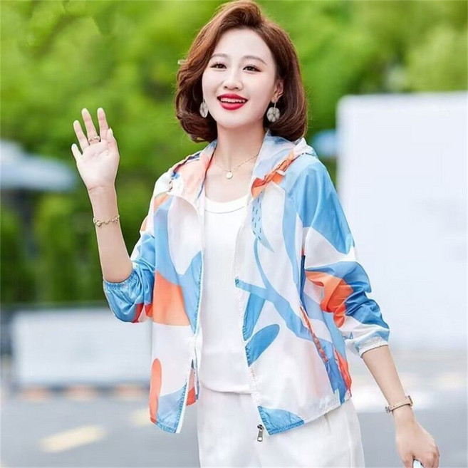 TKX 여성 경량 후드 아웃도어 자켓 얇은 바람막이 프린트 캐주얼 여름 엄마옷