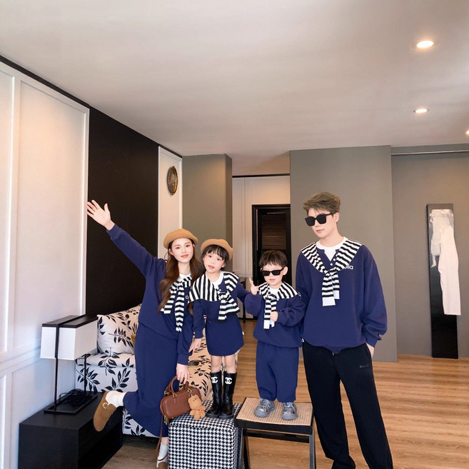 휴먼러브 네이비 맨투맨 패밀리룩 모녀 스커트 아들 바지 상하세트 아빠 상의 가족세트 커플룩