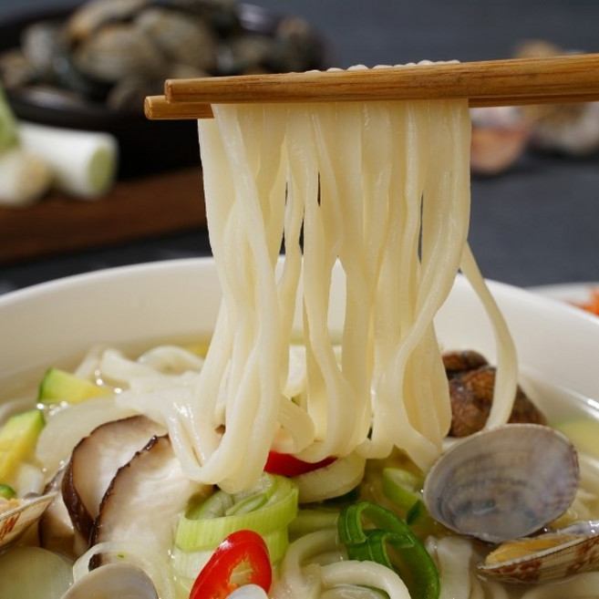 기타 명동칼국수 3인분 세트(칼국수 생면500g+소스3개)