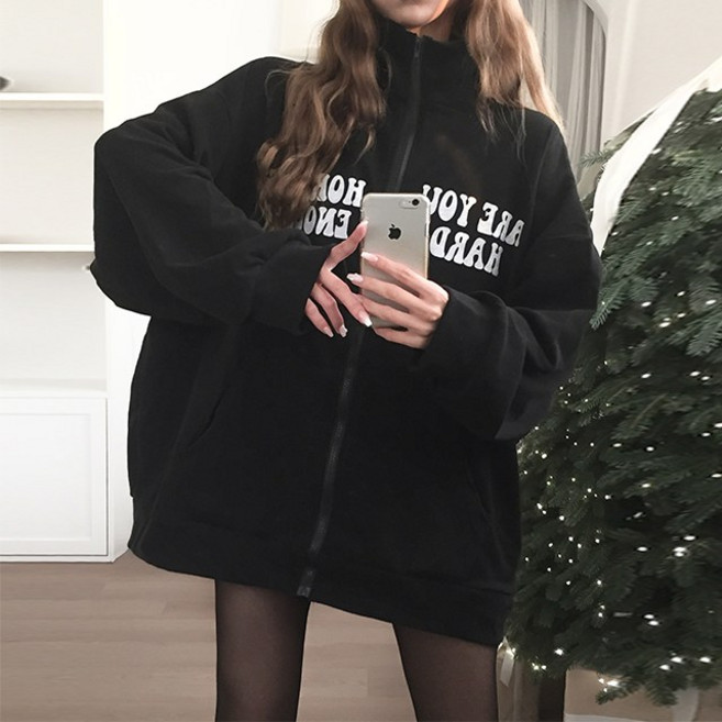 피니 왕박시핏 [쏘큐트] 젤리 반하이넥 레터링 후리스 집업 (3color) 겨울아우터 겨울집업 기모집업 양털자켓 뽀글이 너드룩 산책룩 겨울트레이닝 여친룩 캐주얼룩