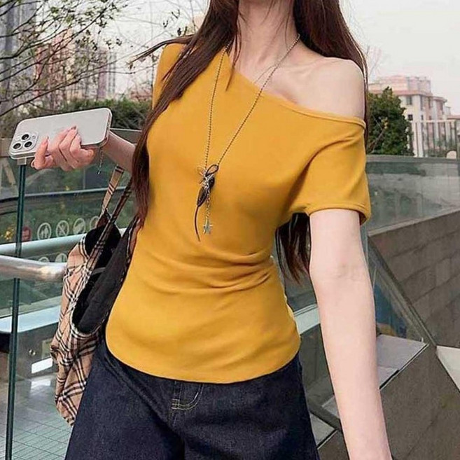 주말 외출 나들이 룩 오프숄더 반팔 티셔츠 여자 무지
