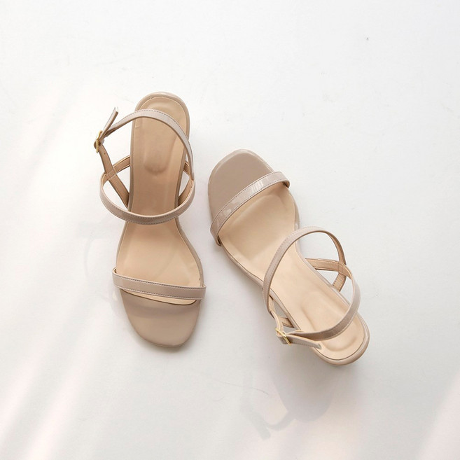 자체제작 발편한 여름 에나멜 스트랩 7cm 여성 샌들