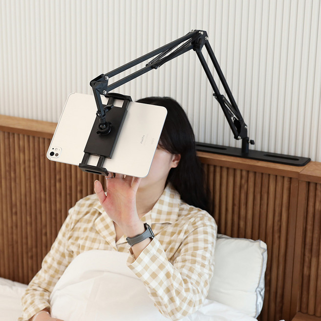 뷰씨 누워서 보는 침대 태블릿 핸드폰 아이패드 갤럭시탭 틈새 고정 자바라 거치대, 블랙