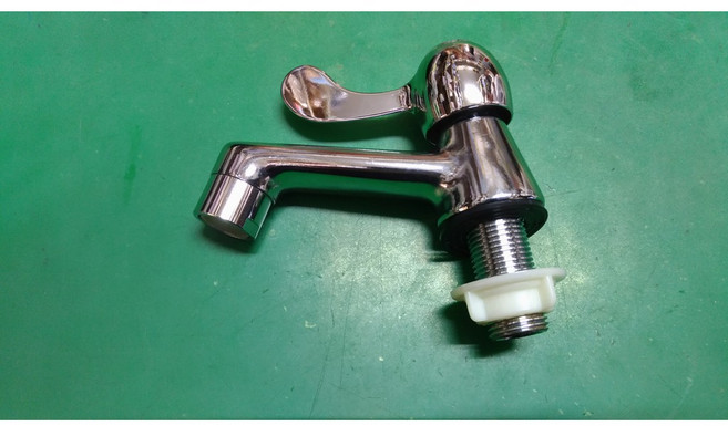 陶瓷立栓面盆水龍頭 1/2 台製品, 1個