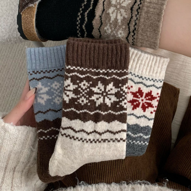 Banjiwu 여성 레트로 울 겨울 양말 패션 장목 양말 중목 양말 순면 양말 보온 방한 용품 4족 세트