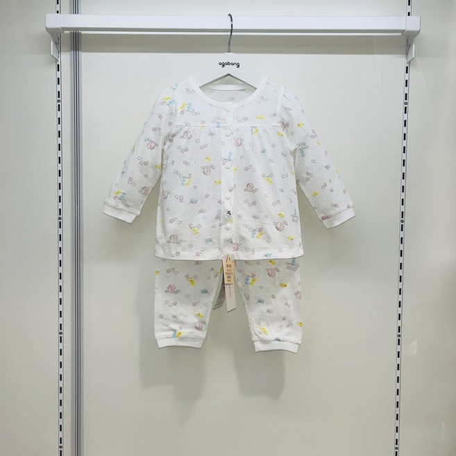 아가방(야탑점) 얇은 원단에 아기 여름 긴소매 내의입니다~ 90사이즈 부터는 어깨 단추로 변경됩니다~ #통풍성 좋은 내의 #부드러운 원단 #한국 원단 생산