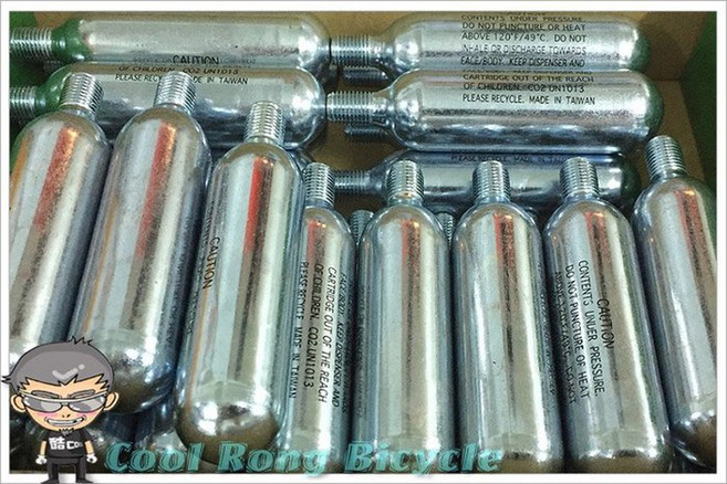 酷榮單車 CO2有牙鋼瓶16g 銀色鋼瓶 單瓶散裝 自行車充氣必備, 1個, 銀色, 16g