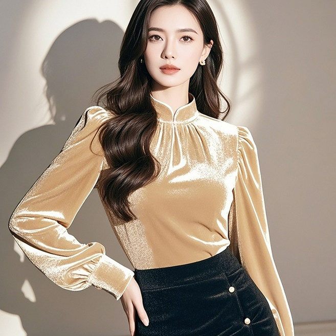 MOSAIRATION 여성 스탠드넥 티셔츠 슬림핏 벨벳 패치뭐크 긴팔티 V1106155