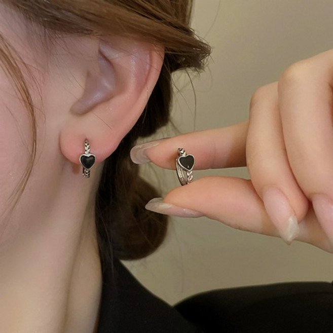 [제이무드] 블랙 하트 925실버 은침 여성 패션 귀걸이