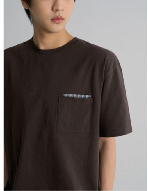 [에잇세컨즈.] [에잇세컨즈] 체크 포켓 반팔 티셔츠 - 브라운 (456342SS3D)