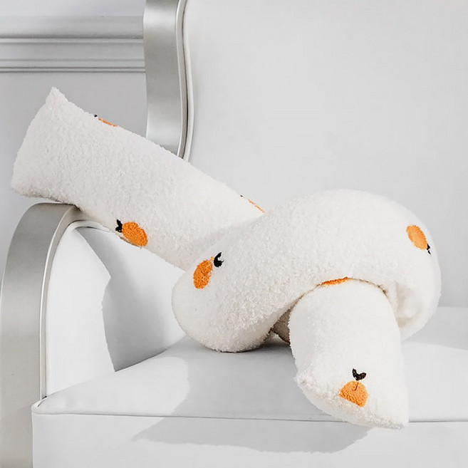 오렌지 자수 꽈배기 쿠션 뽀글이 목쿠션