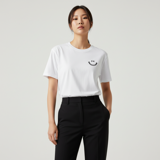 삼총사마켓 여성 반팔 티셔츠 스마일 레터링 화이트