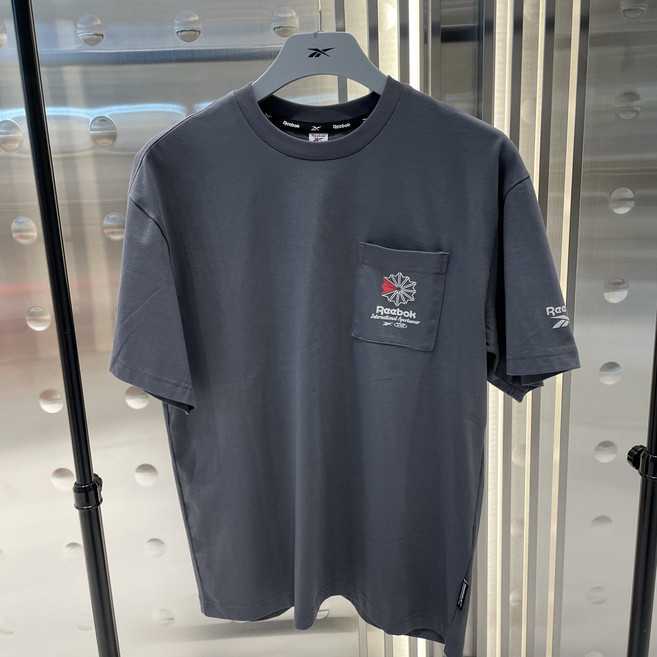 [국내정식매장] 리복 티셔츠 클래식 포켓 오버핏 반팔티 - 다크 그레이