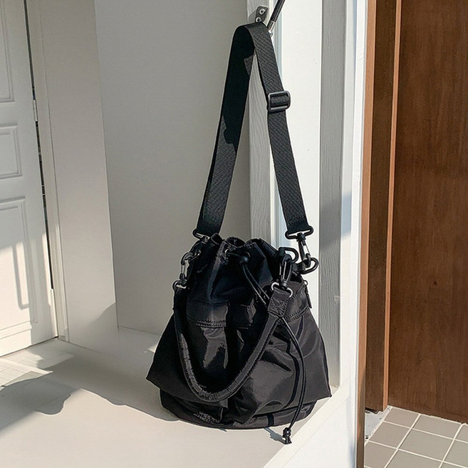 지디오 여성 나일론 버킷백 스트링 멀티 포켓 숄더백 경량 크로스백