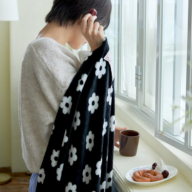 데시뉴 뉴노멀 패턴 극세사 담요