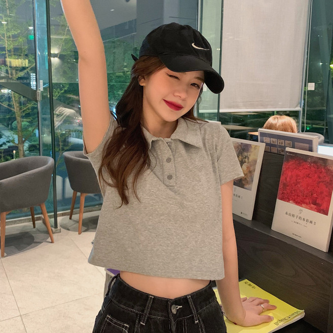 Nike 刺綉愛心Polo領短袖上衣 甜美學院風短款T恤 灰色 均碼