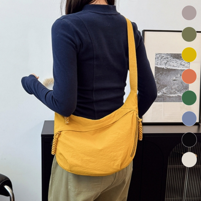 보니츠 가벼운 반달 크로스백