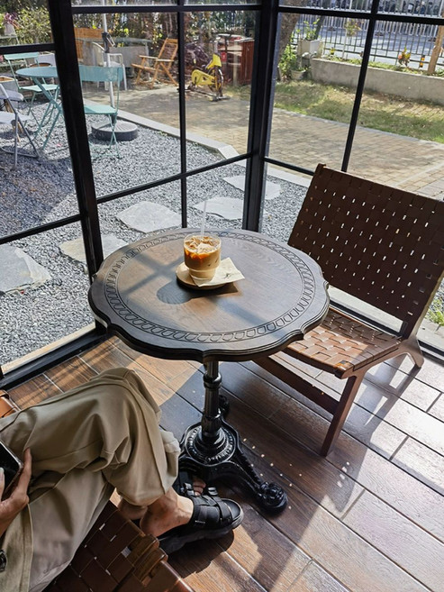 프렌치 원형테이블 인테리어 거실 빈티지 북유럽 엔틱 티테이블, 주철 받침 원탁 호두색 70x70x75