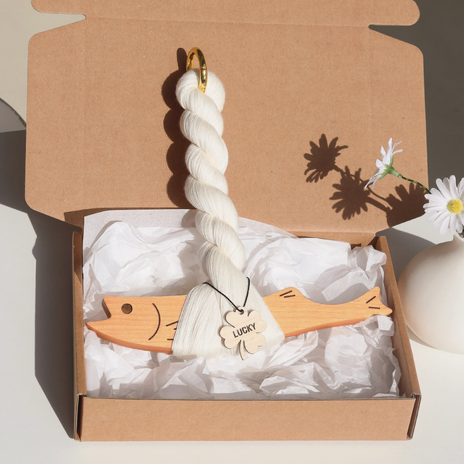 액막이 명태 북어 네잎클로버 원목 명주실 자석 인형 걸이 집들이 개업 이사 선물, 1개