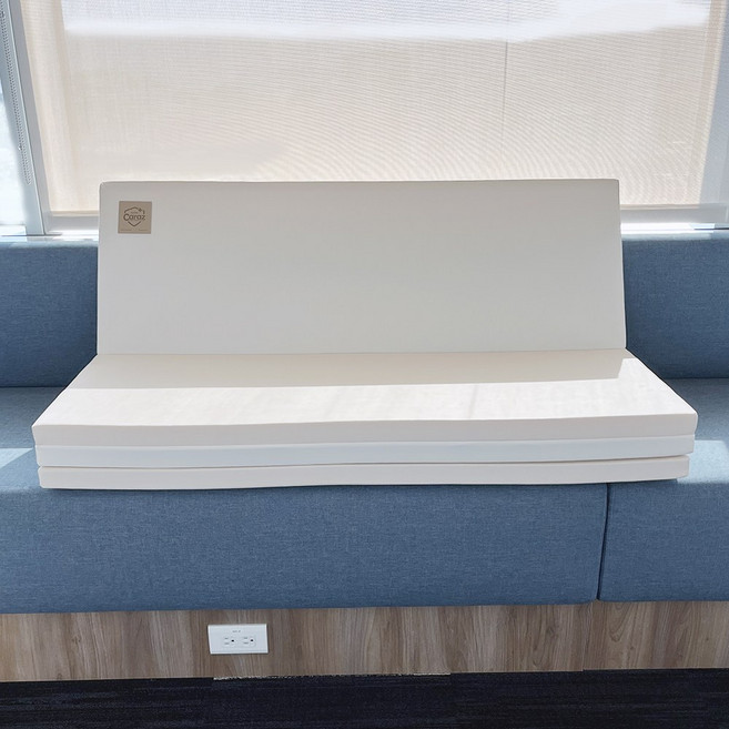 Caraz 摺疊遊戲地墊, 抗菌米白 (米+淺米)