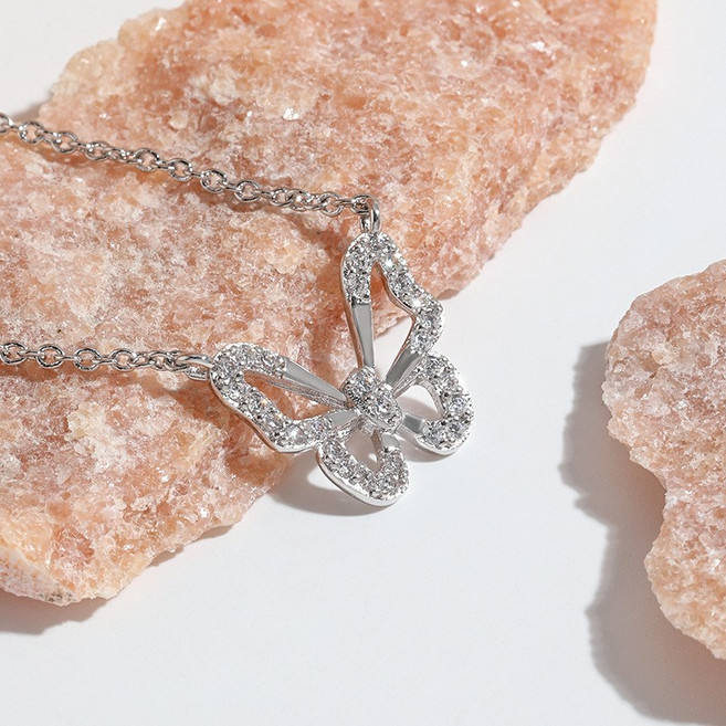 Swerr s18K 나비 펜던트 체인 한국판 개성있는 디자인의 고급스러운 목걸이 베스트 여자친구 선물 HAR-SP59