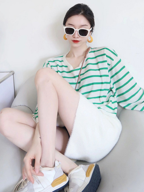 언니네산지직송 3화 염정아 그린스트라이프티셔츠 꾸안꾸캐주얼