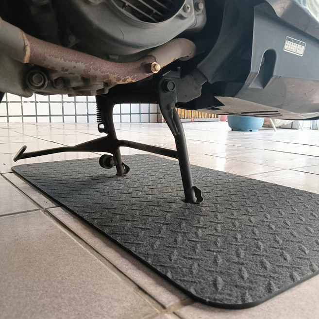 機車腳踏墊2.0版 39x70cm 厚5mm 耐磨止滑易清潔 黑灰款 適用所有機車, 黑灰, 所有機車款式