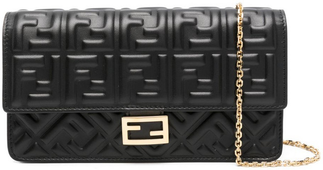 펜디 엠보스드 체인 바게트 지갑