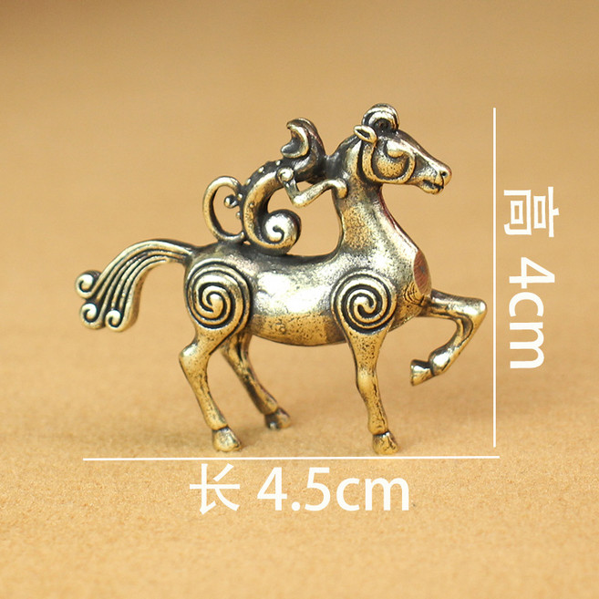 黃銅小擺件古玩銅鑄仿古做舊迷你桌面小銅件, 馬上猴掛件 重約23g