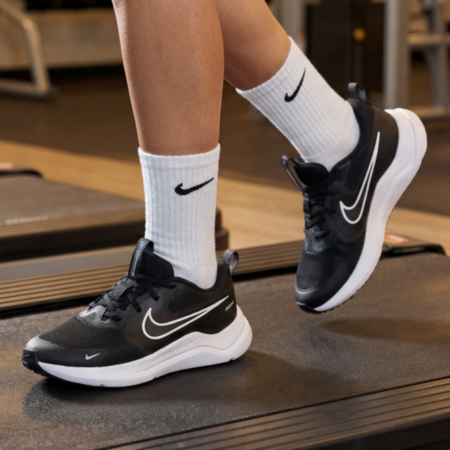 나이키 여성 주니어 코스믹러너 데일리 발편한 쿠션 러닝화 헬스 워킹 트레이닝화 가벼운 운동화 슈즈케이스세트