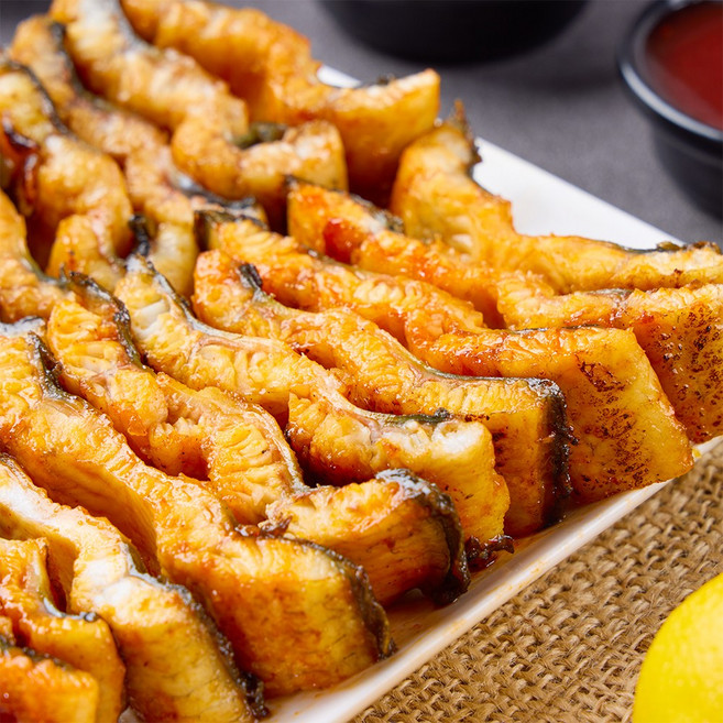 고창 풍천 장어 1kg 자포니카 민물장어 손질 후 700g 내외 (소스2종+초생강 증정), 1개, 왕사이즈(1-2미) 1팩 (손질 후 700g 내외)