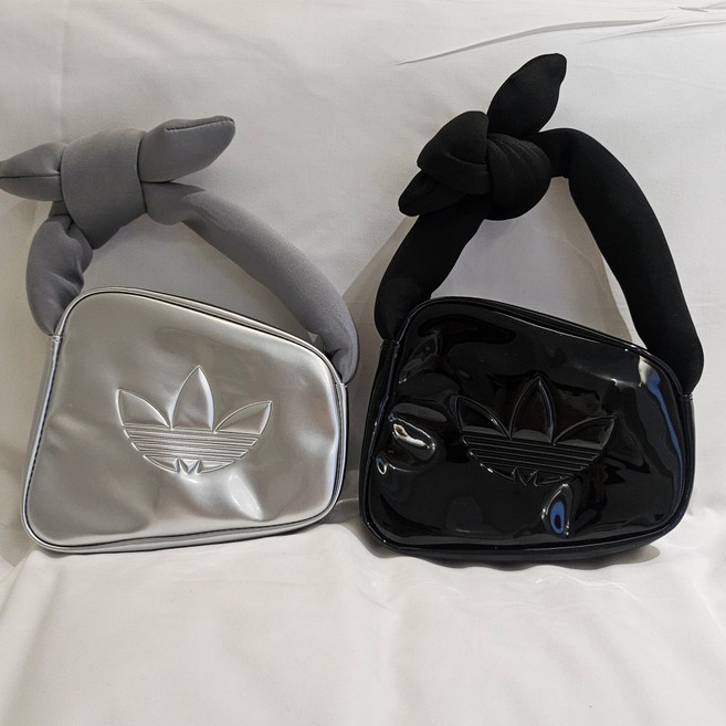 [국내정품] 아디다스 미니백 adidas 에어라이너 블랙 실버 여성 비대칭 데일리 가방